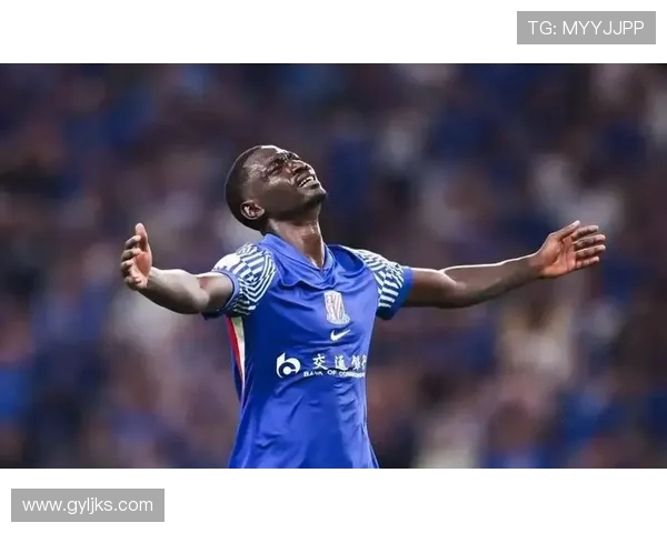 阿苏埃与蒋圣龙训练撞击致伤 赛前佩戴护具避免意外风险